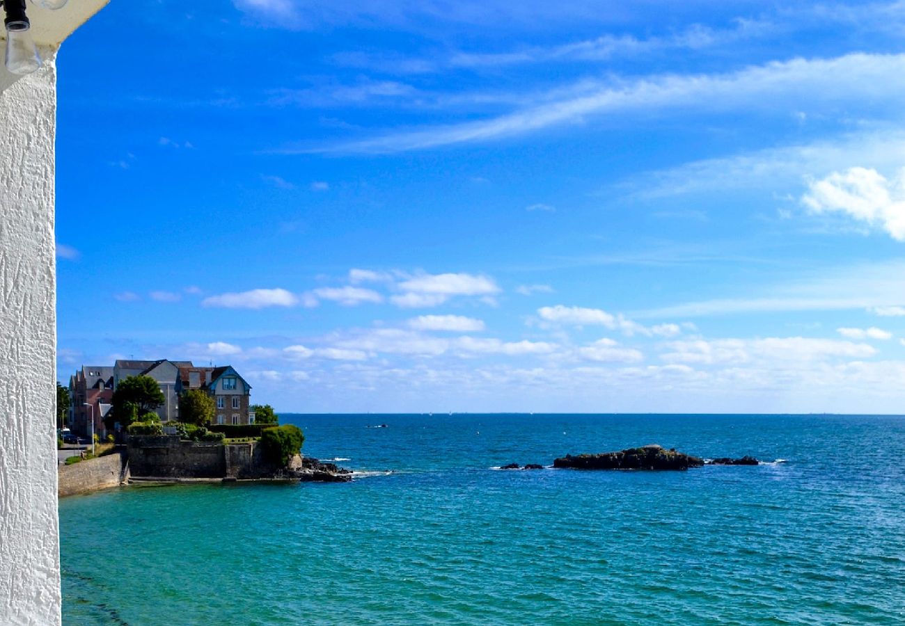 Studio à Concarneau - -LE PHARE- FRONT DE MER À CONCARNEAU AVEC BALCON