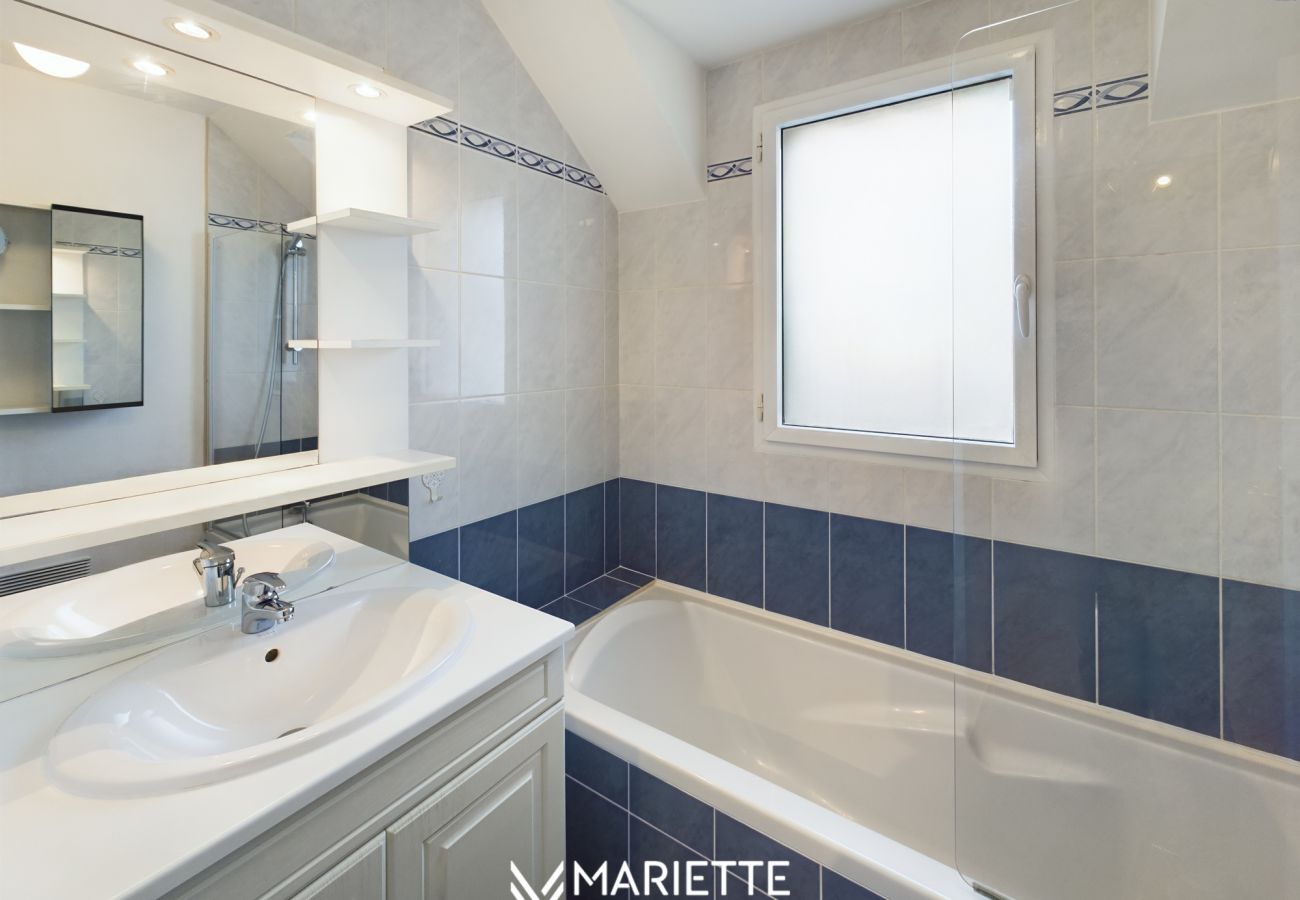 Appartement à Concarneau - -LITTO- CONCARNEAU AVEC TERRASSE PROCHE COMMERCES