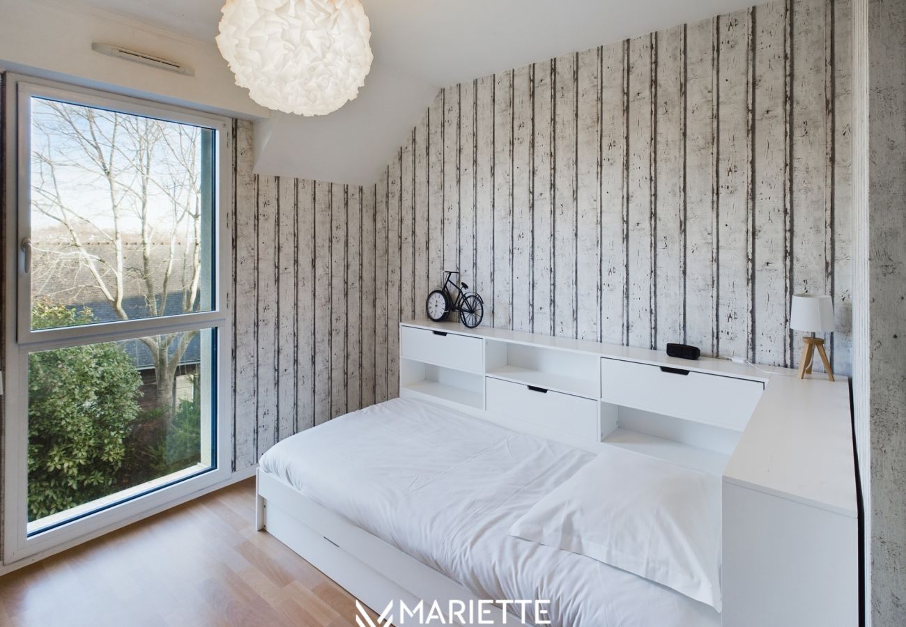 Appartement à Concarneau - -LITTO- CONCARNEAU AVEC TERRASSE PROCHE COMMERCES