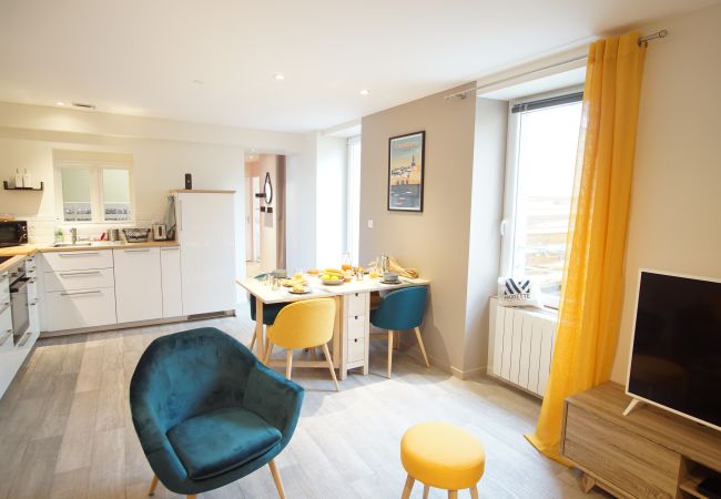 Appartement à Concarneau - -YELL- T3 CONCARNEAU HYPER CENTRE AVEC TERRASSE