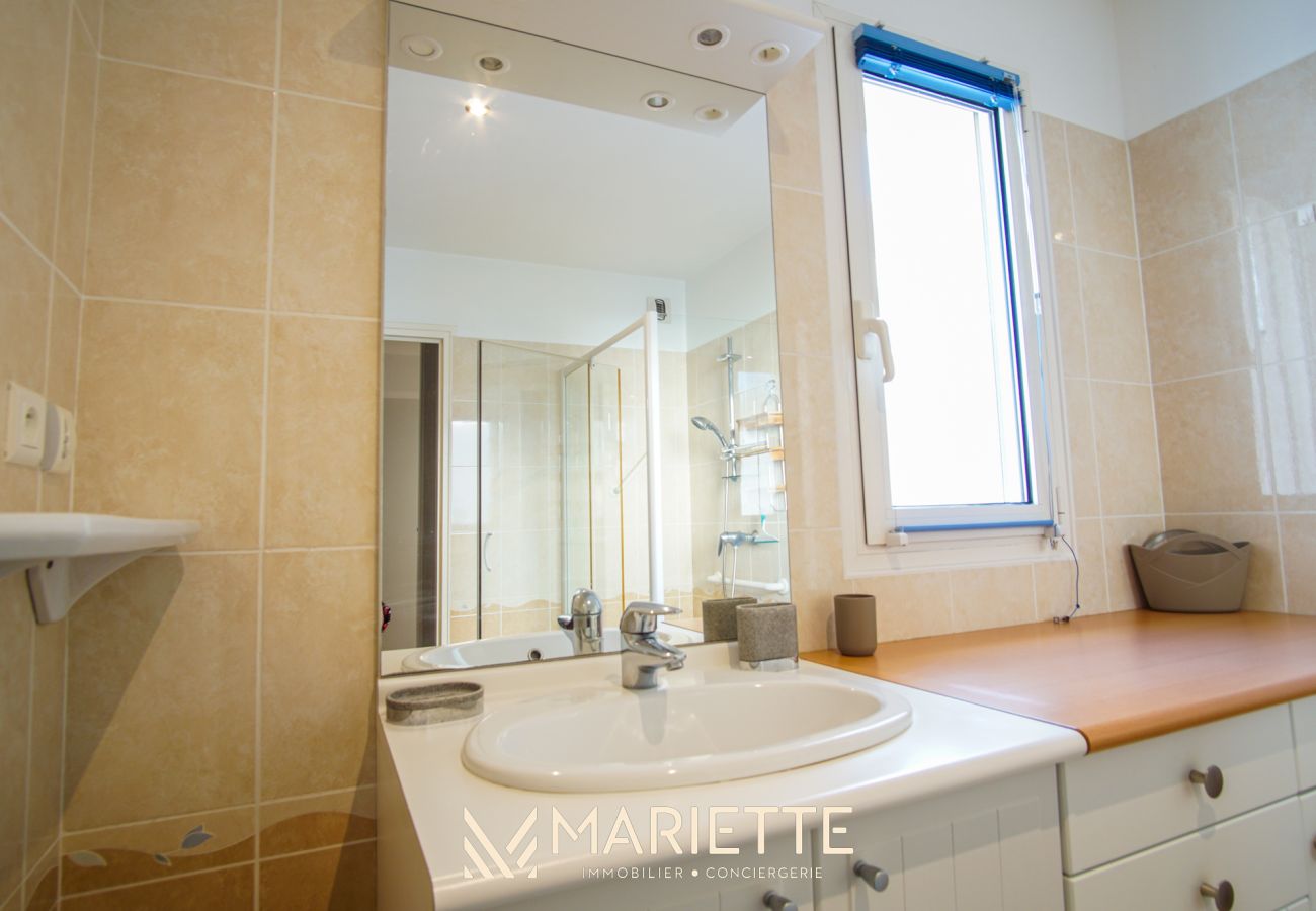 Appartement à Concarneau - -DALIA- APPARTEMENT CENTRE-VILLE-TERRASSE-PARKING