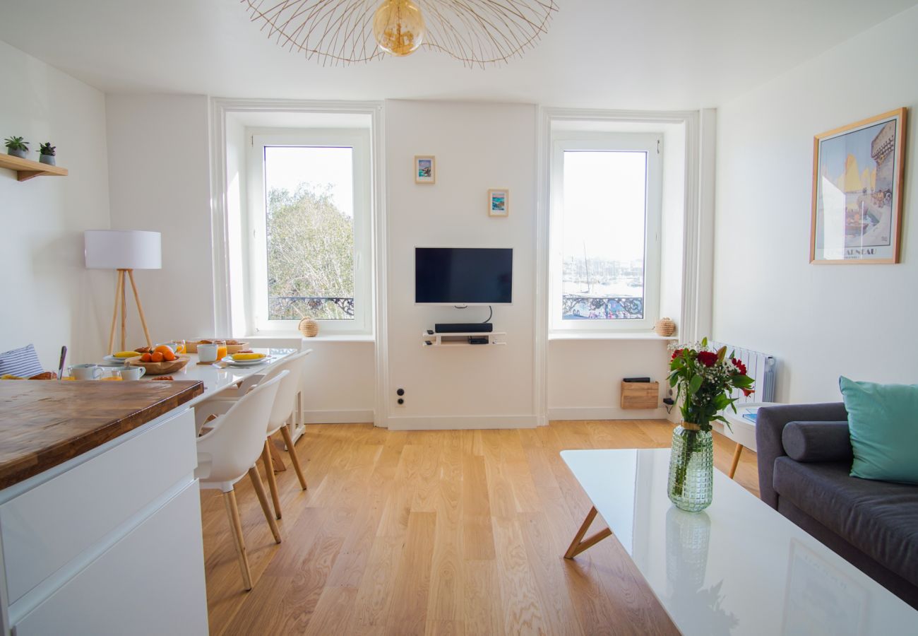 Appartement à Concarneau - -PORTO- Elégant T3 avec vue sur la Ville Close