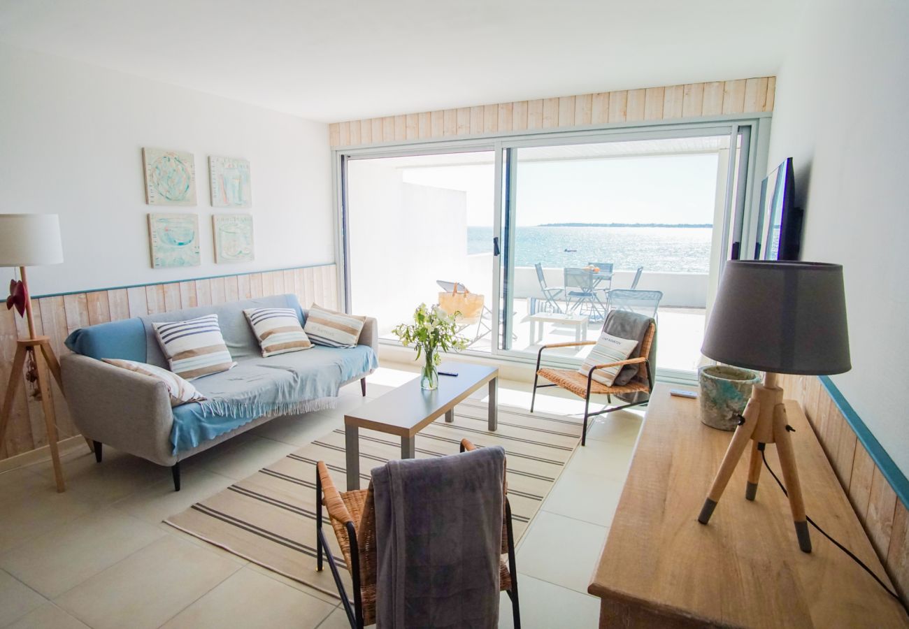 Appartement à Concarneau - -TE MOANA-BEAU T2 BIS SURPLOMBANT LA MER + PARKING