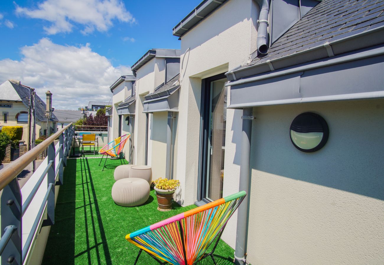 Appartement à Concarneau - -FULL- MAGNIFIQUE T3, TERRASSE VUE MER ET GARAGE