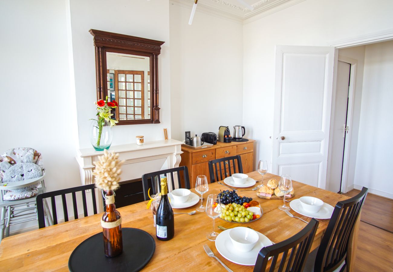 Appartement à Concarneau - -BOSCO- ÉLÉGANT T3 AVEC BALCON ET VUE SUR LE PORT