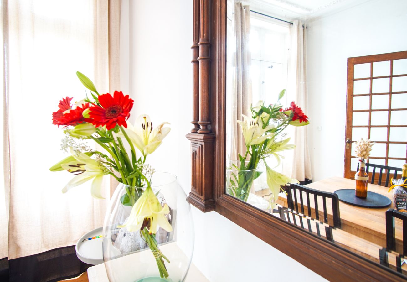 Appartement à Concarneau - -BOSCO- ÉLÉGANT T3 AVEC BALCON ET VUE SUR LE PORT