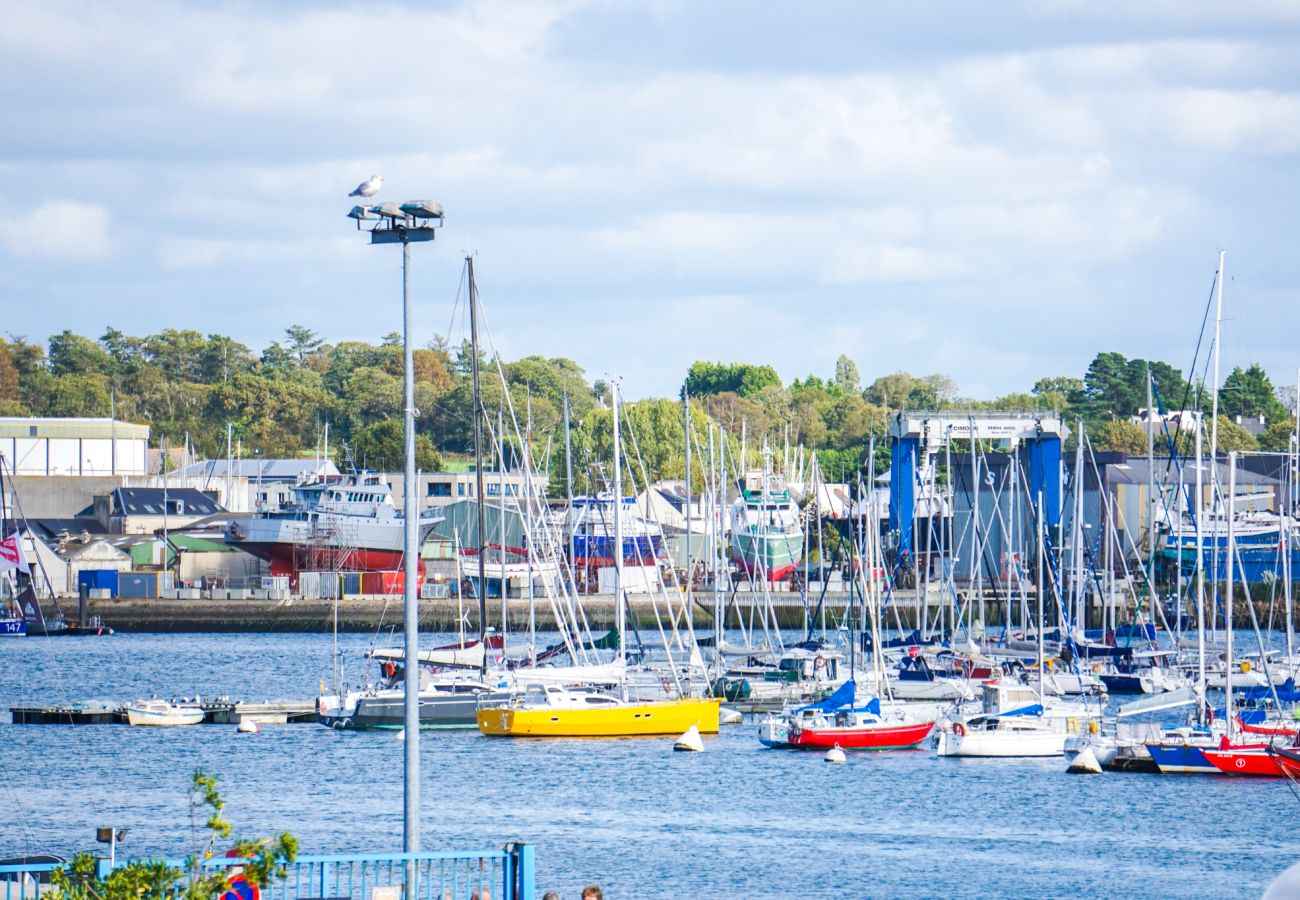 Appartement à Concarneau - -BOSCO- ÉLÉGANT T3 AVEC BALCON ET VUE SUR LE PORT