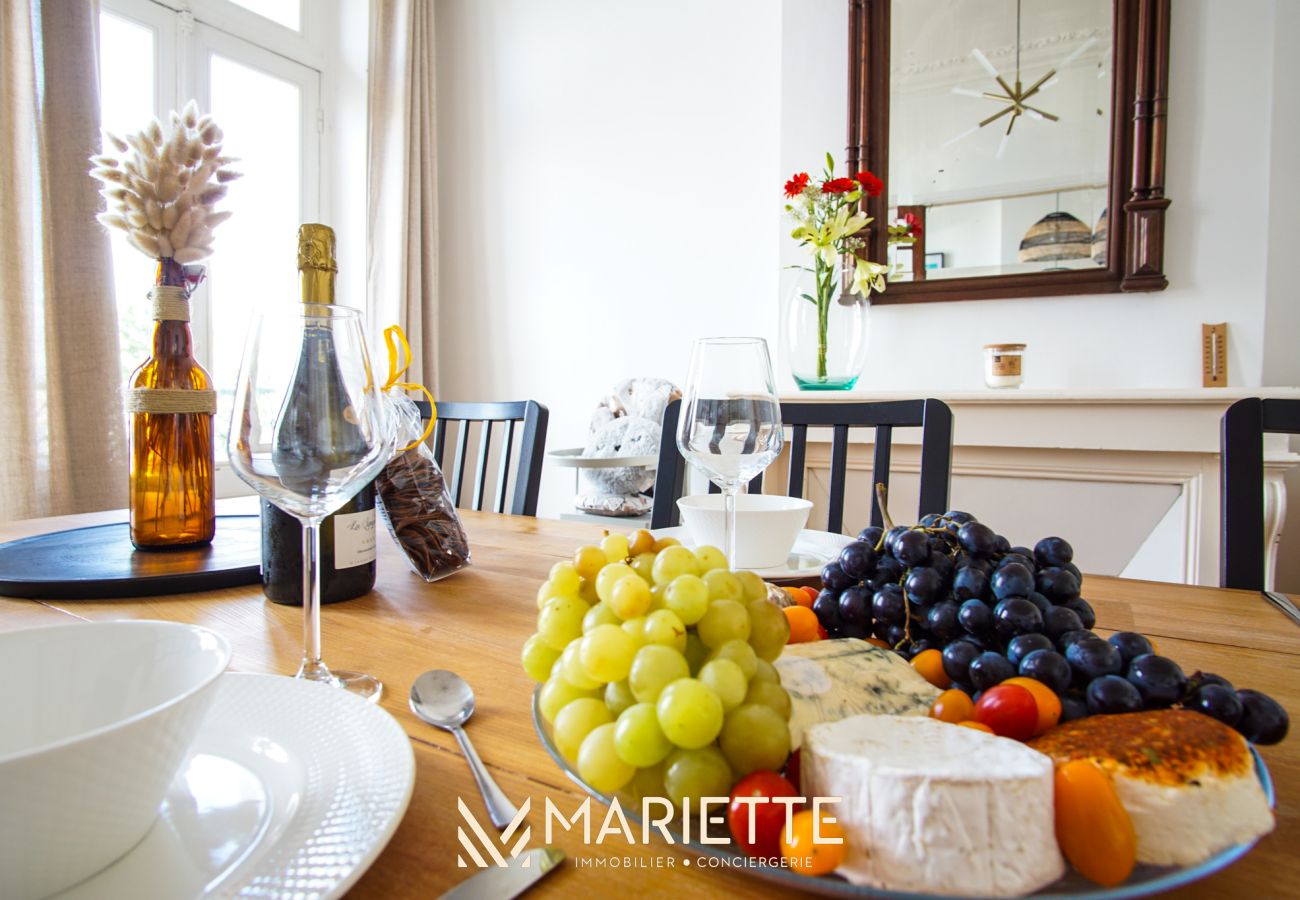 Appartement à Concarneau - -BOSCO- ÉLÉGANT T3 AVEC BALCON ET VUE SUR LE PORT
