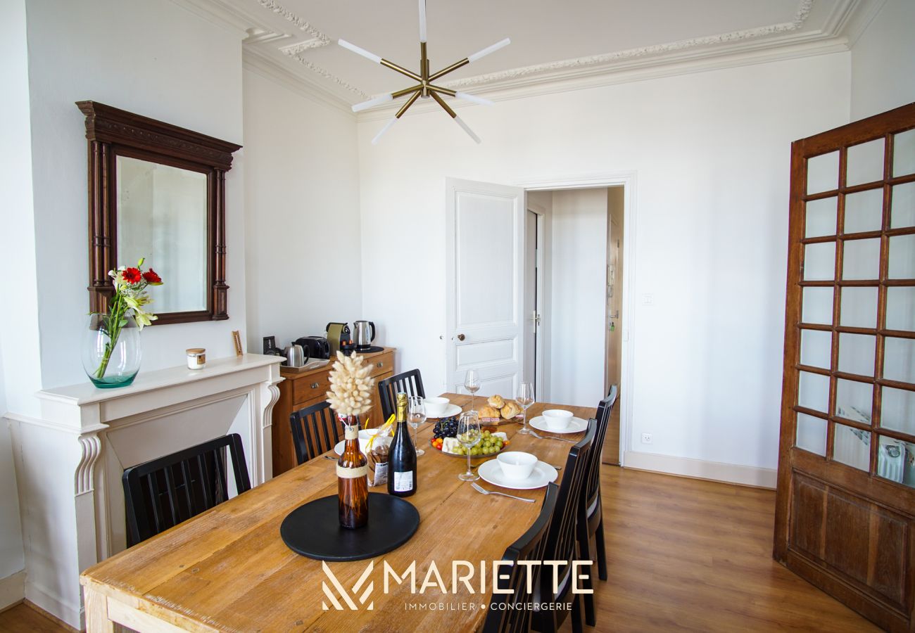 Appartement à Concarneau - -BOSCO- ÉLÉGANT T3 AVEC BALCON ET VUE SUR LE PORT