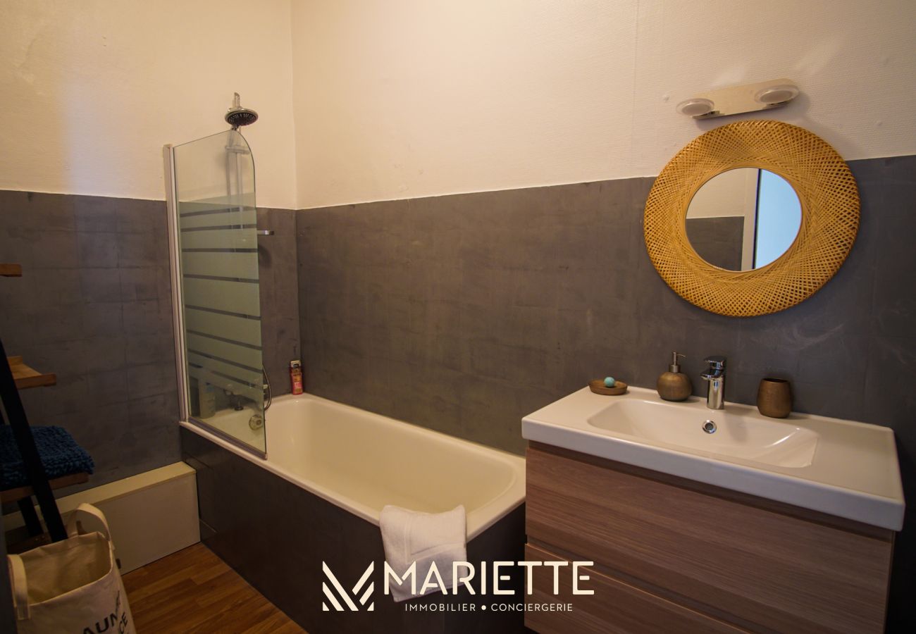 Appartement à Concarneau - -BOSCO- ÉLÉGANT T3 AVEC BALCON ET VUE SUR LE PORT