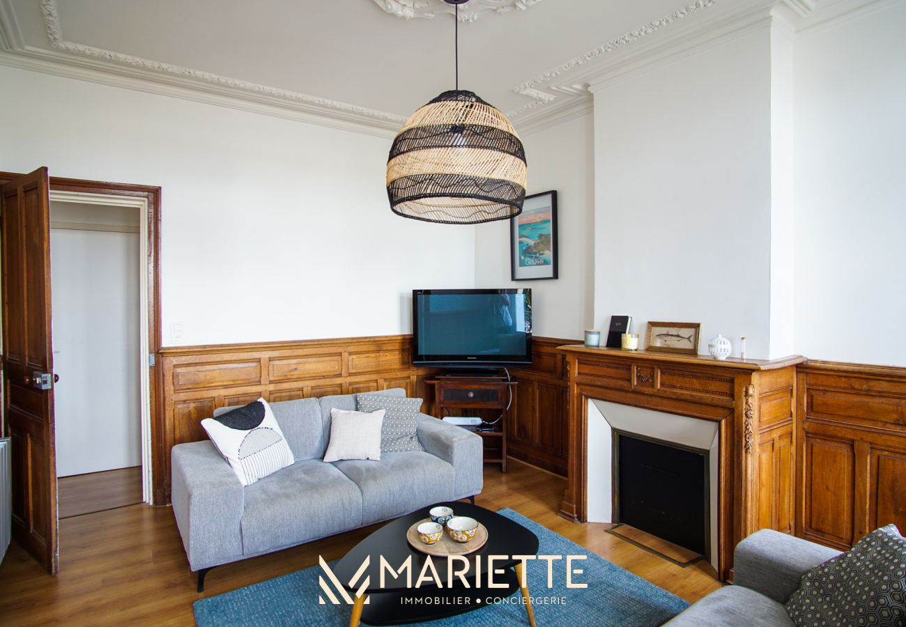 Appartement à Concarneau - -BOSCO- ÉLÉGANT T3 AVEC BALCON ET VUE SUR LE PORT