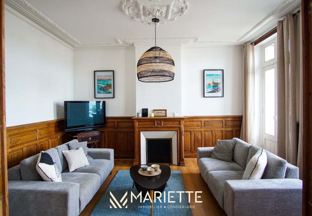 Appartement à Concarneau - -BOSCO- ÉLÉGANT T3 AVEC BALCON ET VUE SUR LE PORT