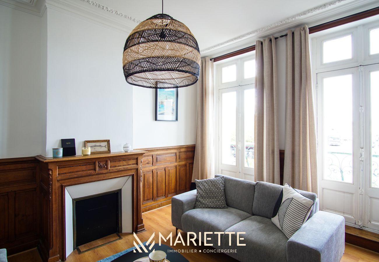 Appartement à Concarneau - -BOSCO- ÉLÉGANT T3 AVEC BALCON ET VUE SUR LE PORT