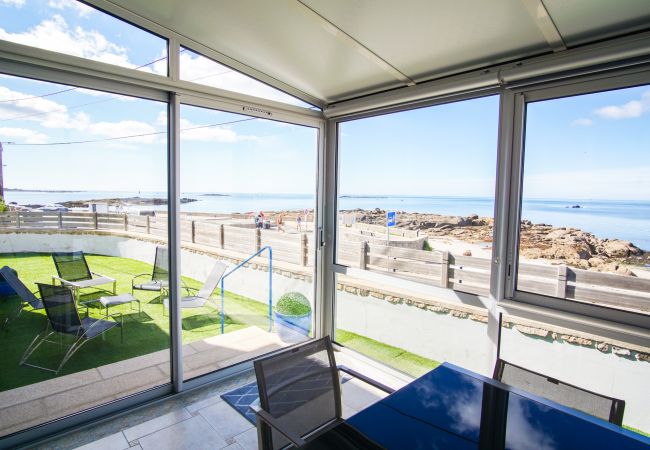  à Concarneau - -AVEL DRO- Belle maison familiale vue mer corniche