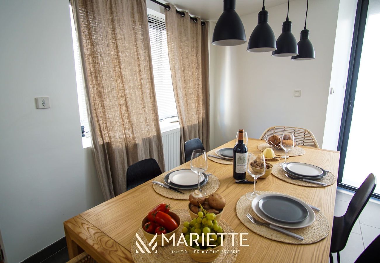 Appartement à Concarneau - -BLOOM- MAISON DE VILLE AVEC GARAGE, COUR COMMUNE