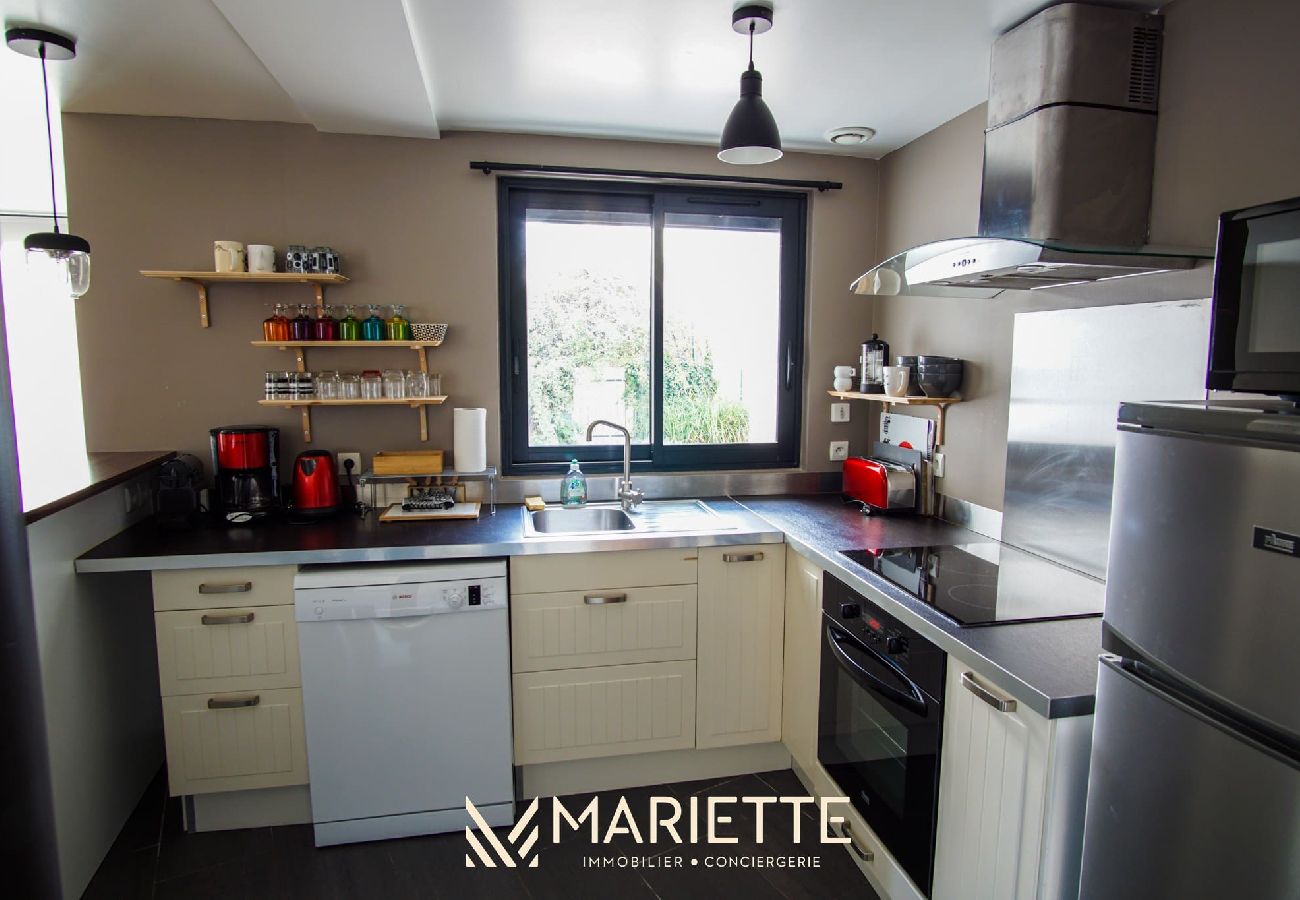 Appartement à Concarneau - -BLOOM- MAISON DE VILLE AVEC GARAGE, COUR COMMUNE