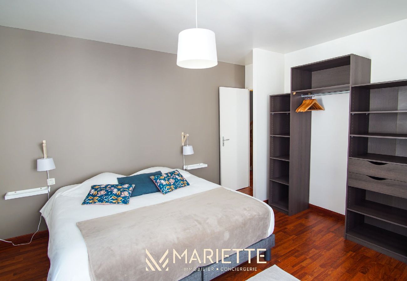 Appartement à Concarneau - -BLOOM- MAISON DE VILLE AVEC GARAGE, COUR COMMUNE