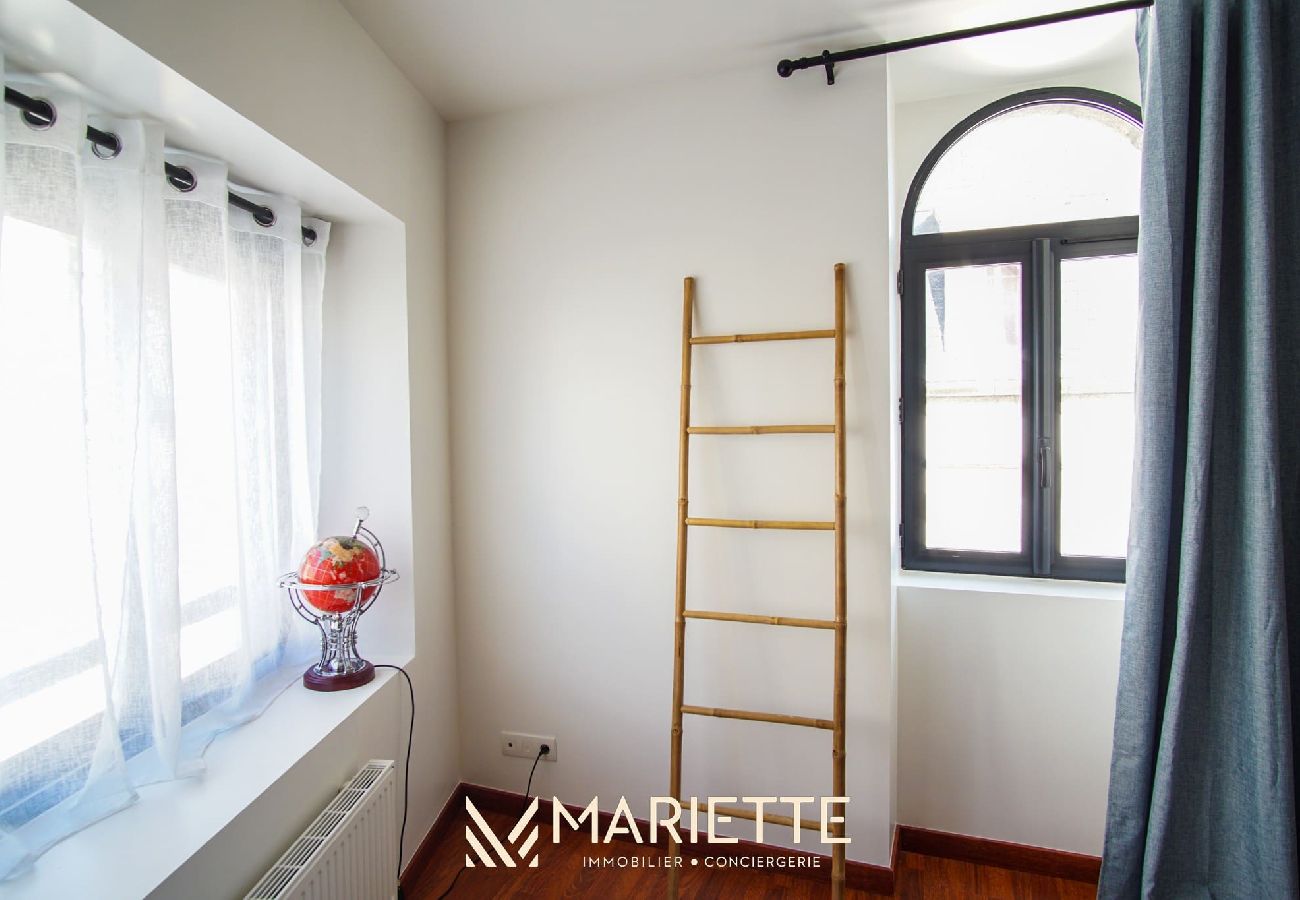 Appartement à Concarneau - -BLOOM- MAISON DE VILLE AVEC GARAGE, COUR COMMUNE