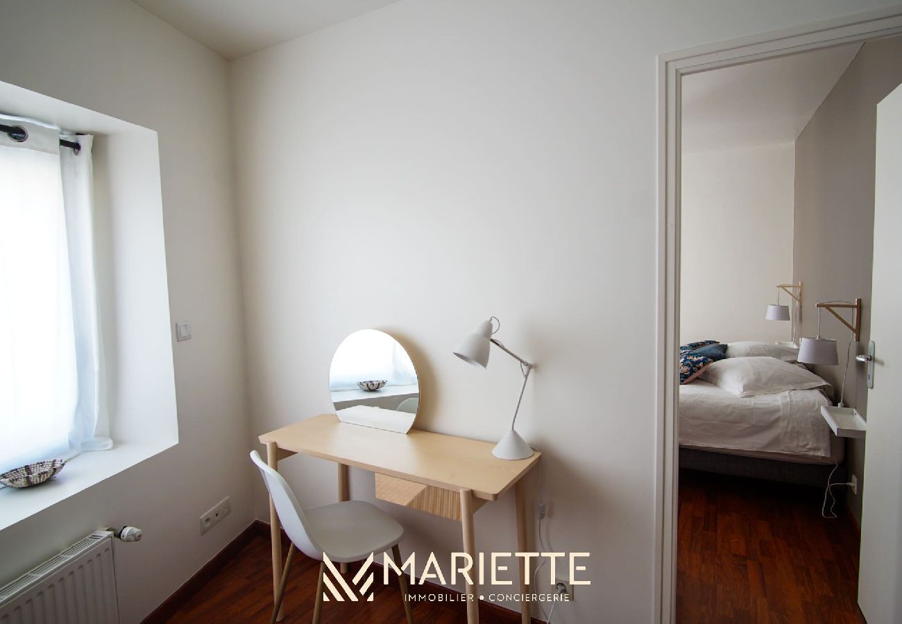 Appartement à Concarneau - -BLOOM- MAISON DE VILLE AVEC GARAGE, COUR COMMUNE
