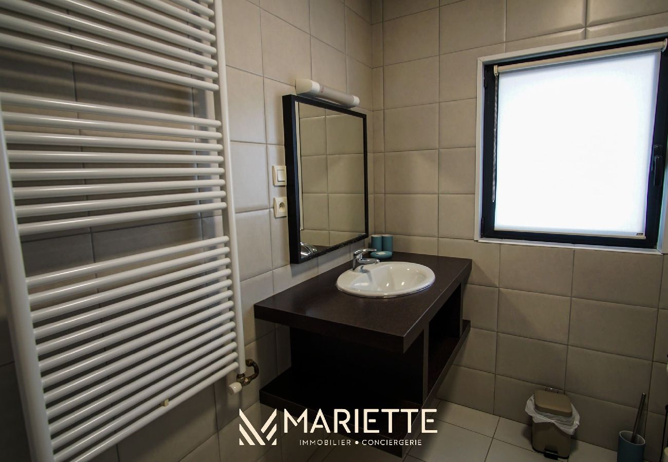 Appartement à Concarneau - -BLOOM- MAISON DE VILLE AVEC GARAGE, COUR COMMUNE