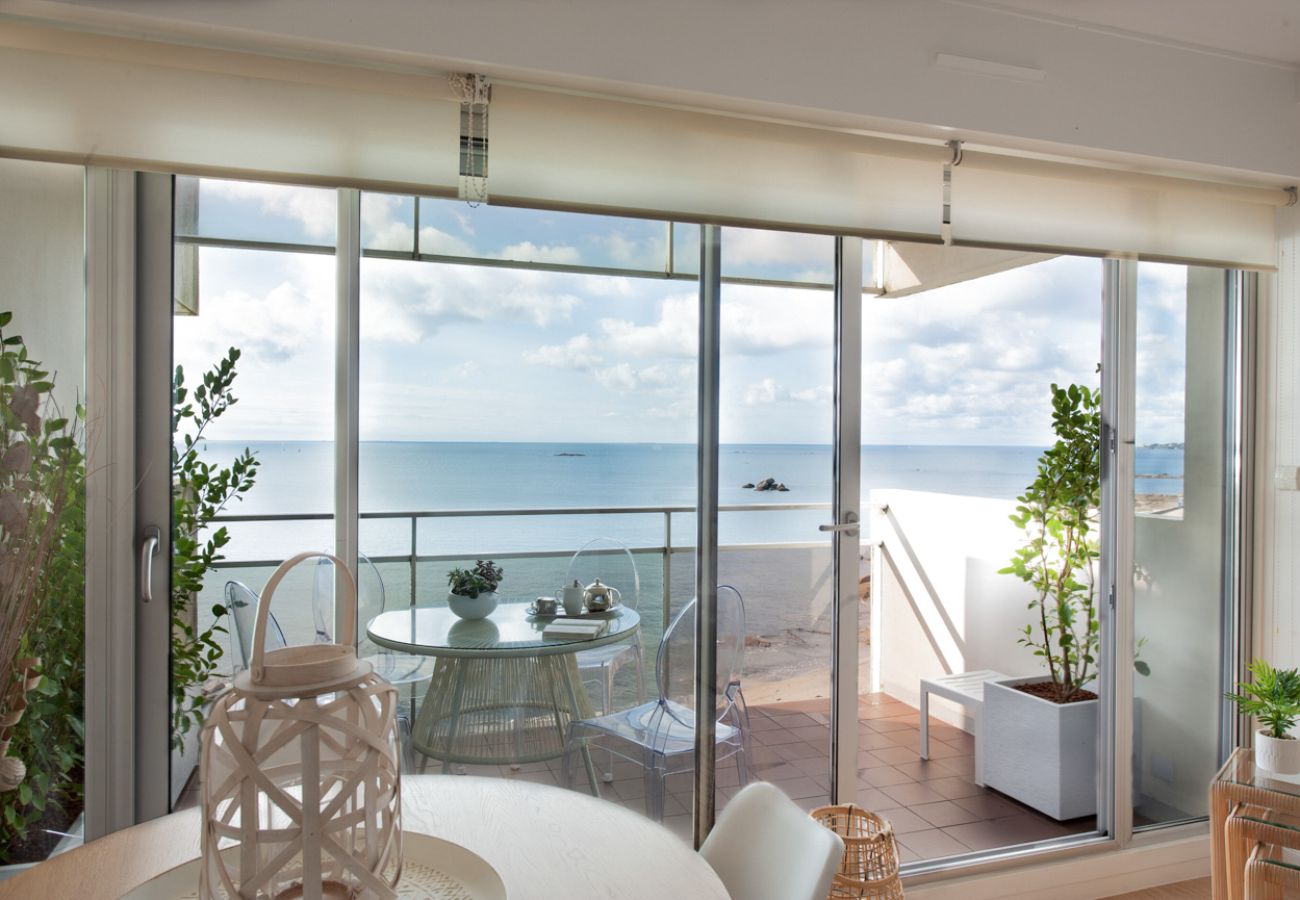 Appartement à Concarneau - -NAVY- Magnifique T1 bis  les pieds dans l´eau