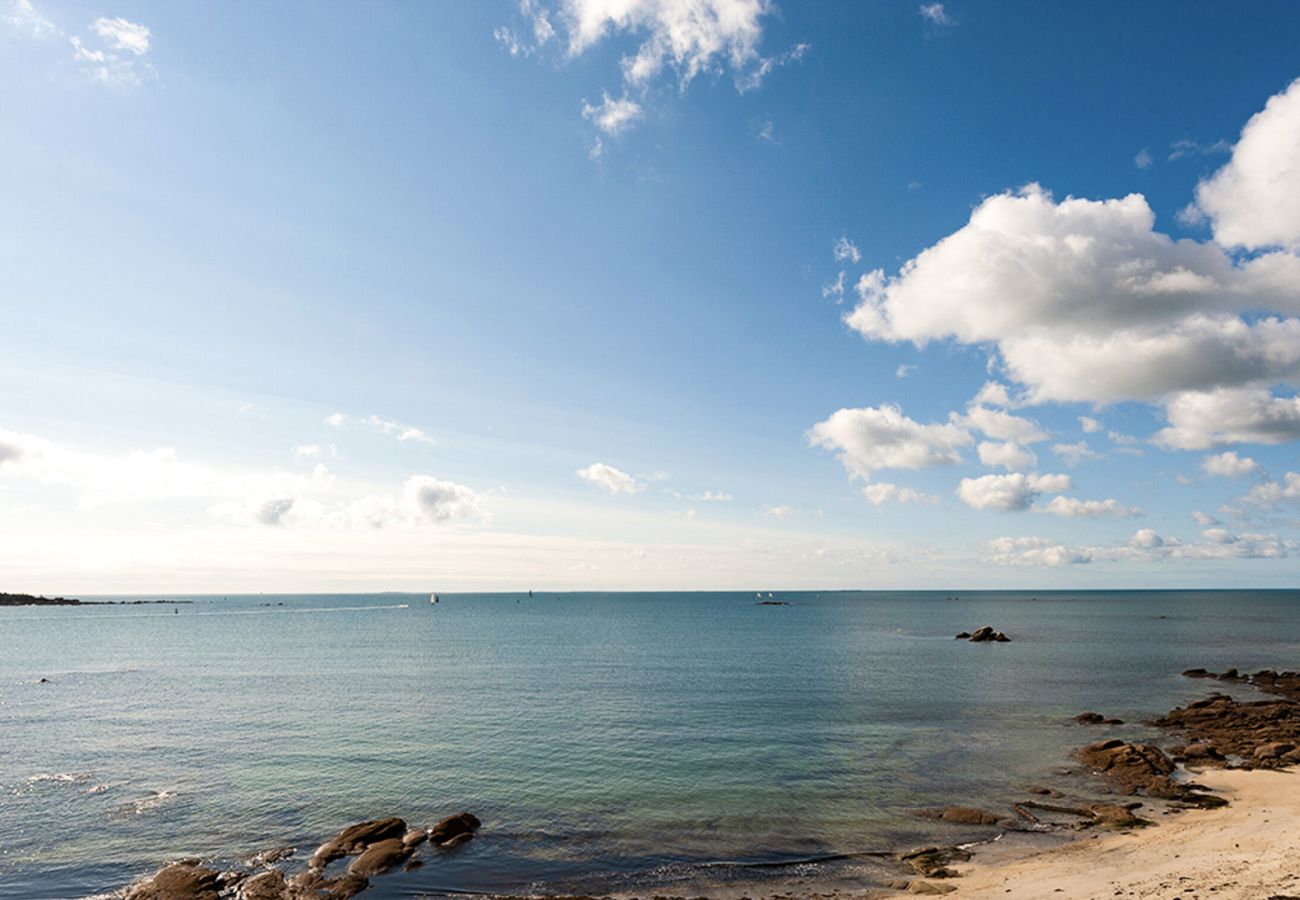 Appartement à Concarneau - -NAVY- Magnifique T1 bis  les pieds dans l´eau