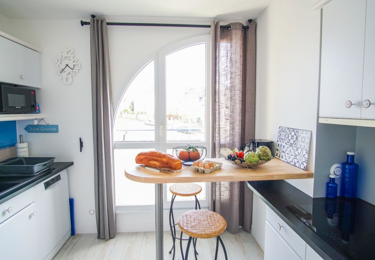 Appartement à Concarneau - -AR MEN- T2 AVEC TERRASSE VUE MER - PLAGE À 50 M