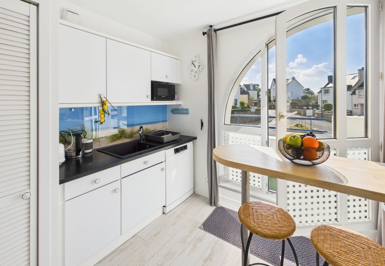 Appartement à Concarneau - -AR MEN- T2 AVEC TERRASSE VUE MER - PLAGE À 50 M