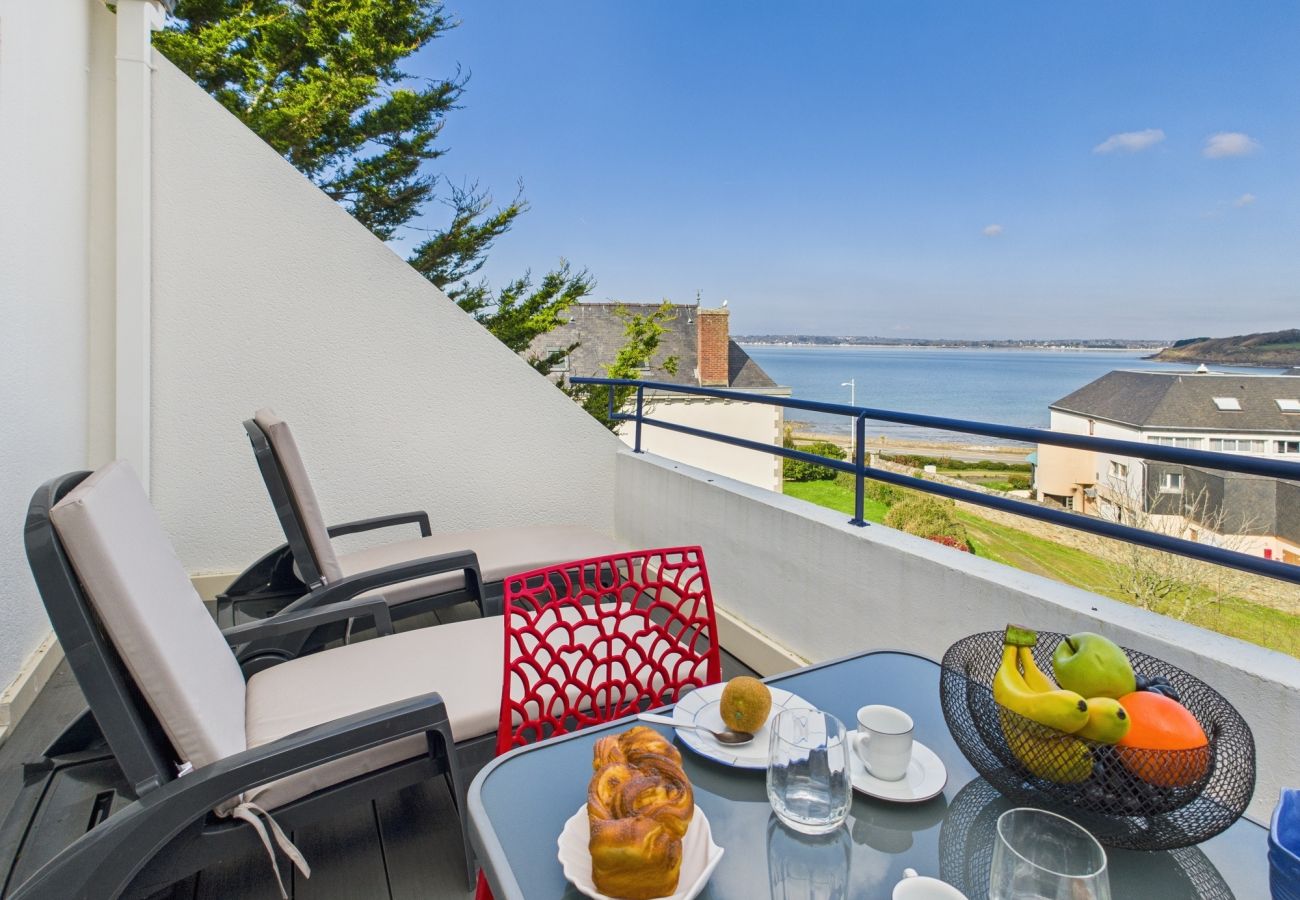 Appartement à Concarneau - -AR MEN- T2 AVEC TERRASSE VUE MER - PLAGE À 50 M