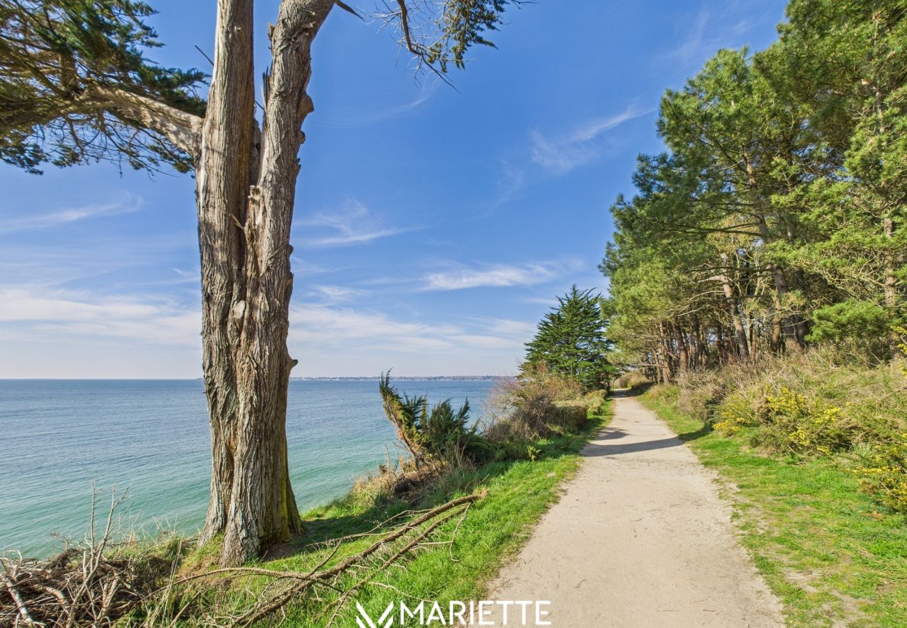 Appartement à Concarneau - -AR MEN- T2 AVEC TERRASSE VUE MER - PLAGE À 50 M