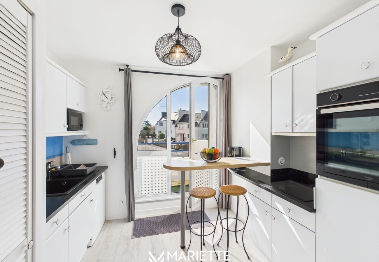 Appartement à Concarneau - -AR MEN- T2 AVEC TERRASSE VUE MER - PLAGE À 50 M