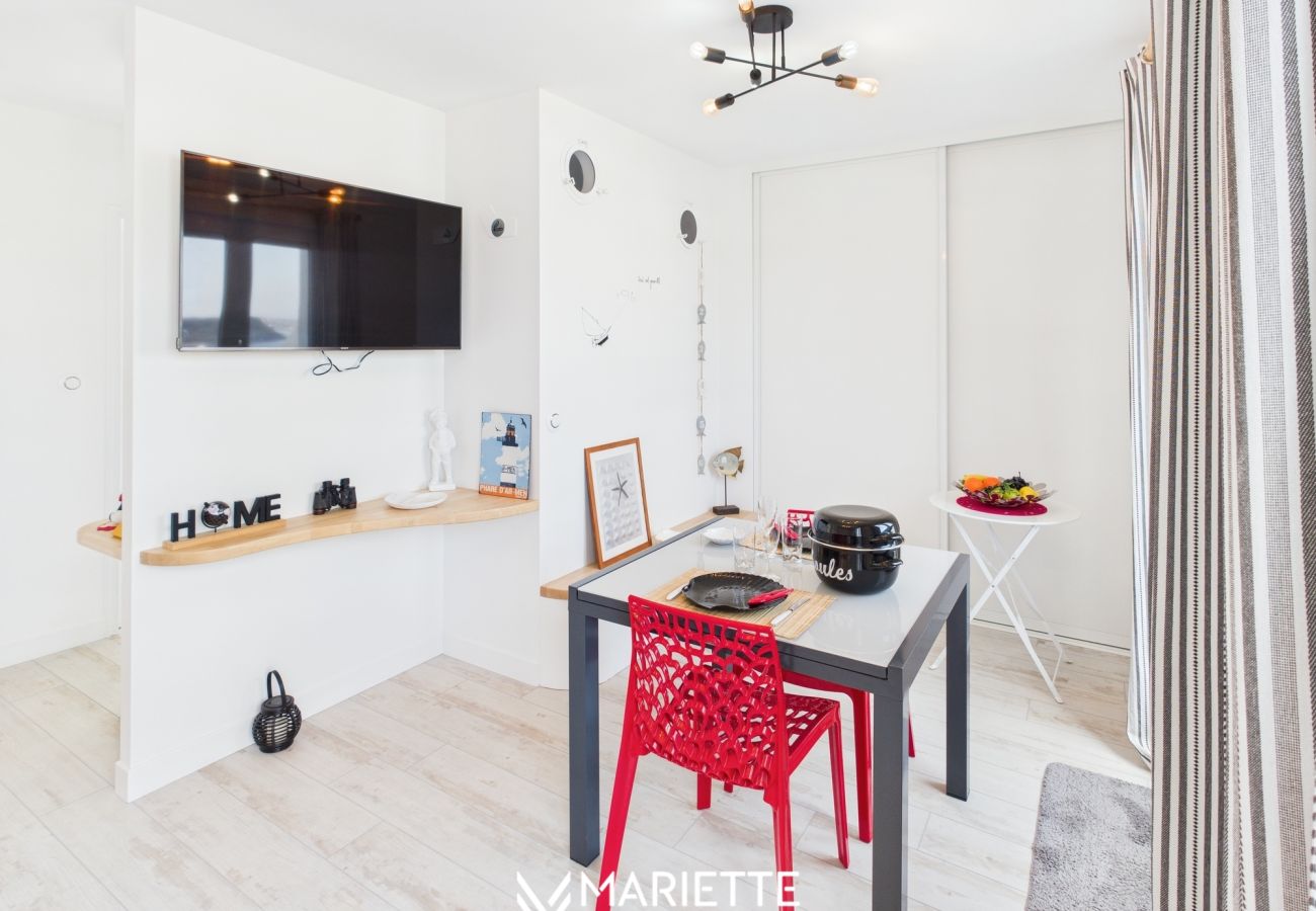 Appartement à Concarneau - -AR MEN- T2 AVEC TERRASSE VUE MER - PLAGE À 50 M