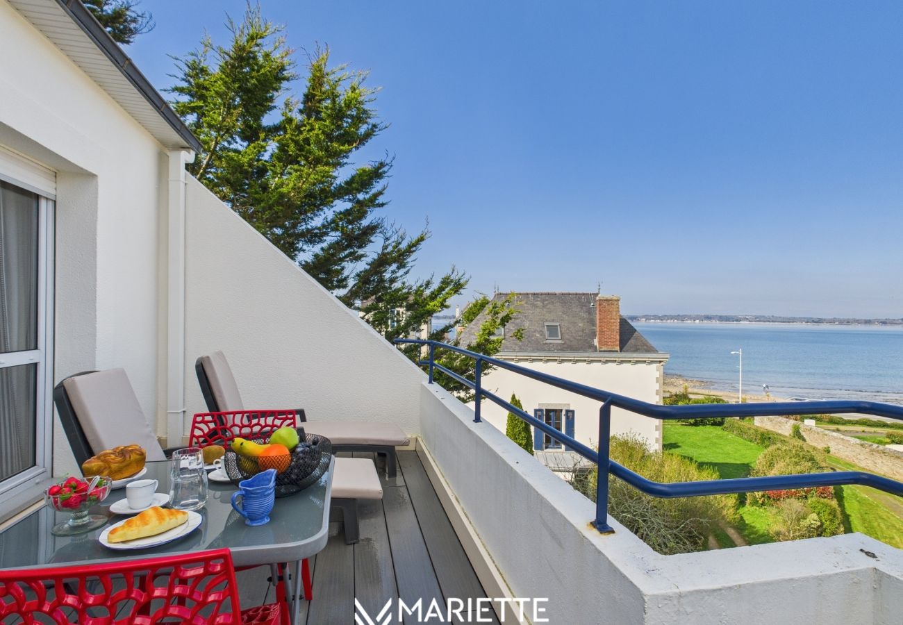 Appartement à Concarneau - -AR MEN- T2 AVEC TERRASSE VUE MER - PLAGE À 50 M