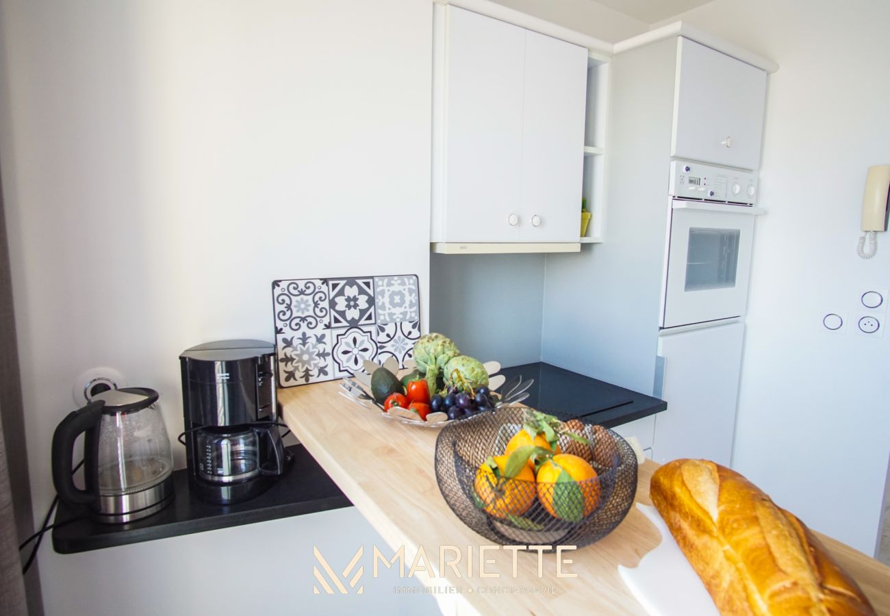 Appartement à Concarneau - -AR MEN- T2 AVEC TERRASSE VUE MER - PLAGE À 50 M