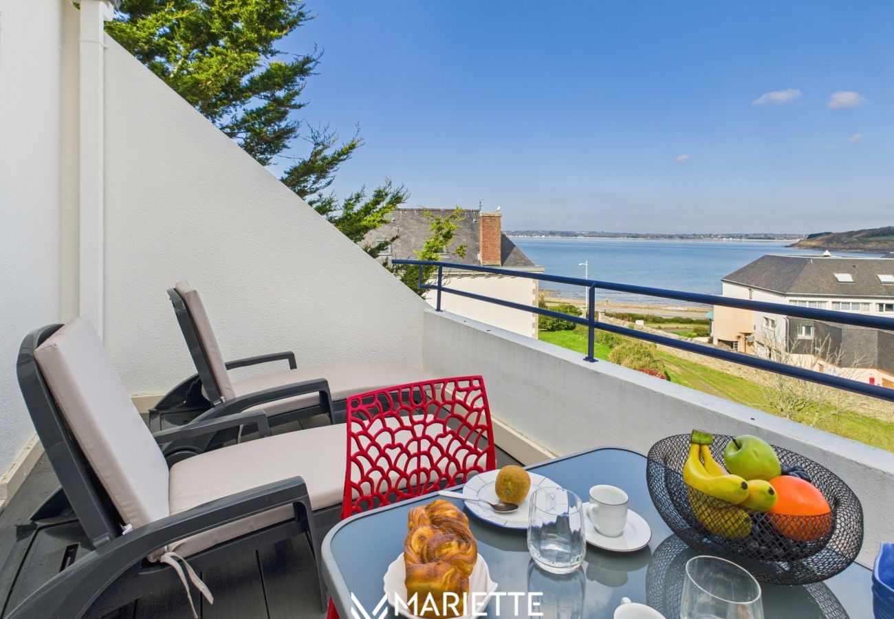 Appartement à Concarneau - -AR MEN- T2 AVEC TERRASSE VUE MER - PLAGE À 50 M