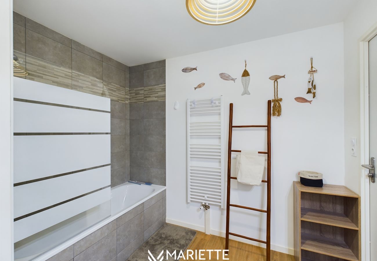 Appartement à Concarneau - -BIRDY- chaleureux T2, rénové avec parking