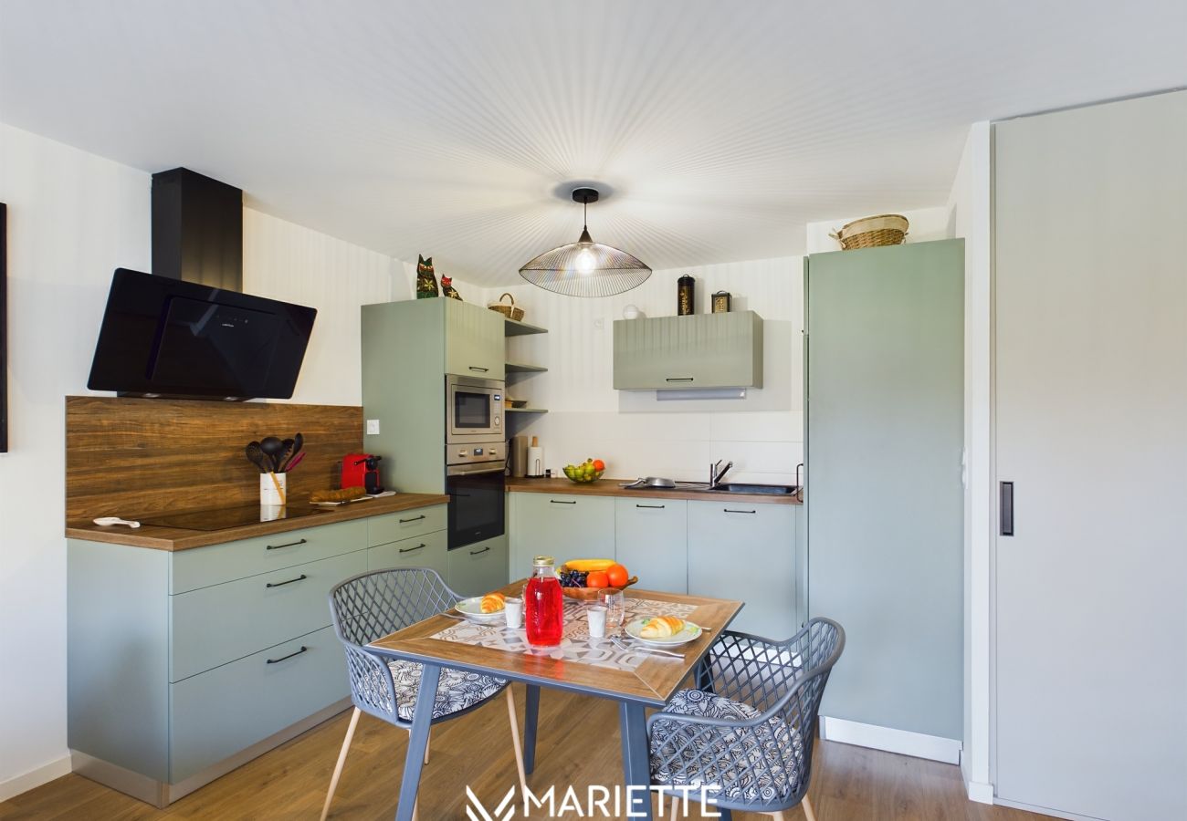 Appartement à Concarneau - -BIRDY- chaleureux T2, rénové avec parking