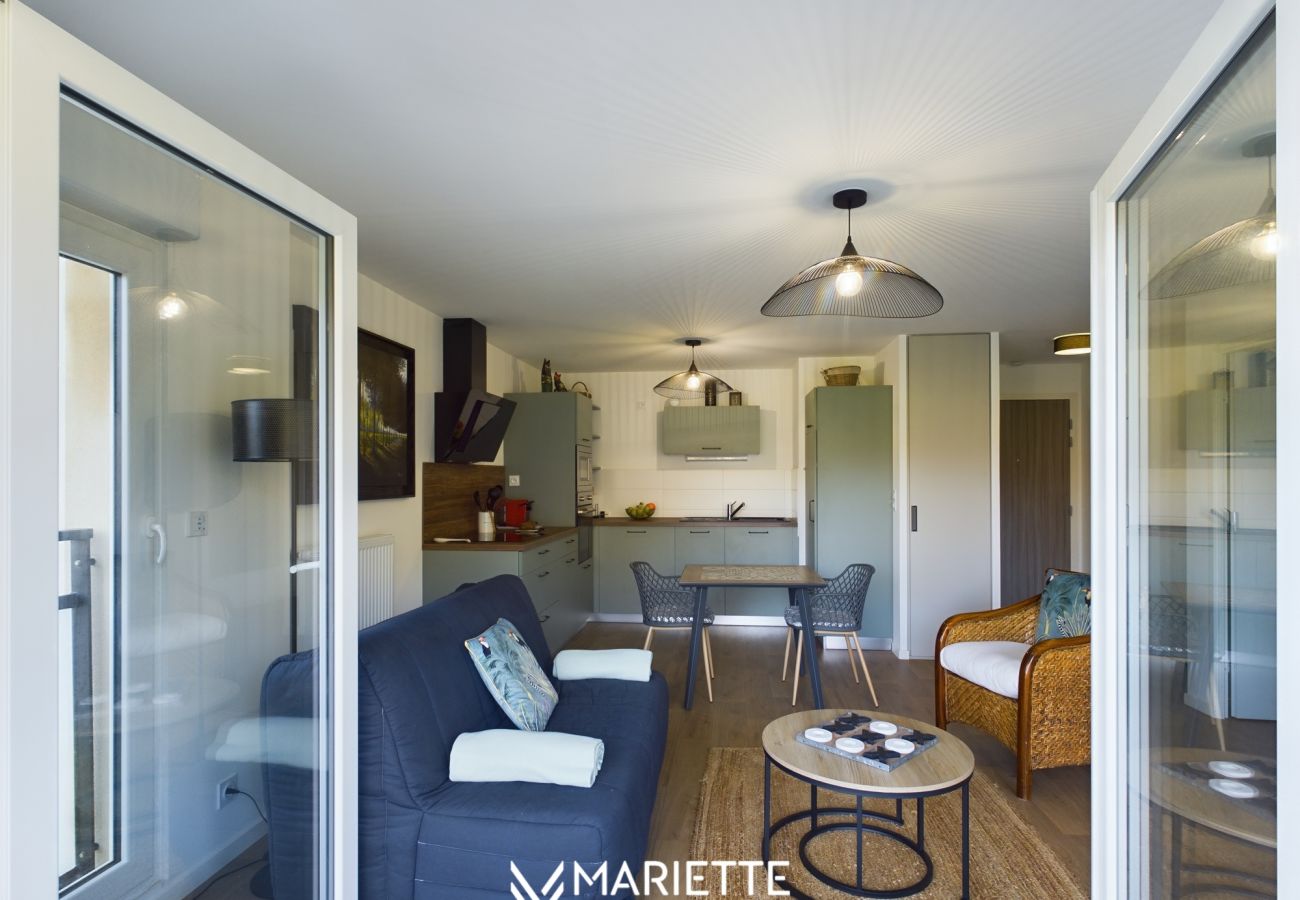 Appartement à Concarneau - -BIRDY- chaleureux T2, rénové avec parking