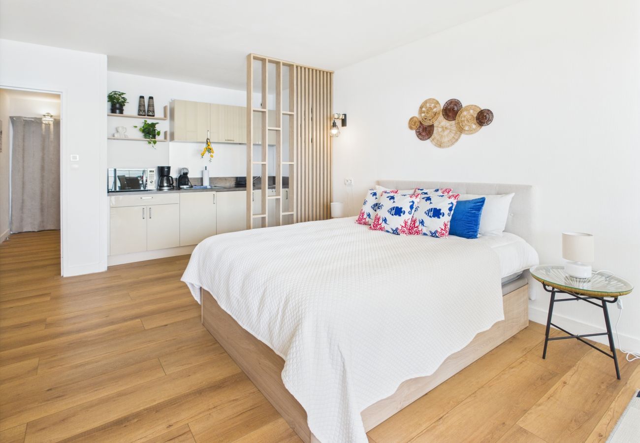Studio à Concarneau - -Océan – Studio rénové avec parking et vue mer