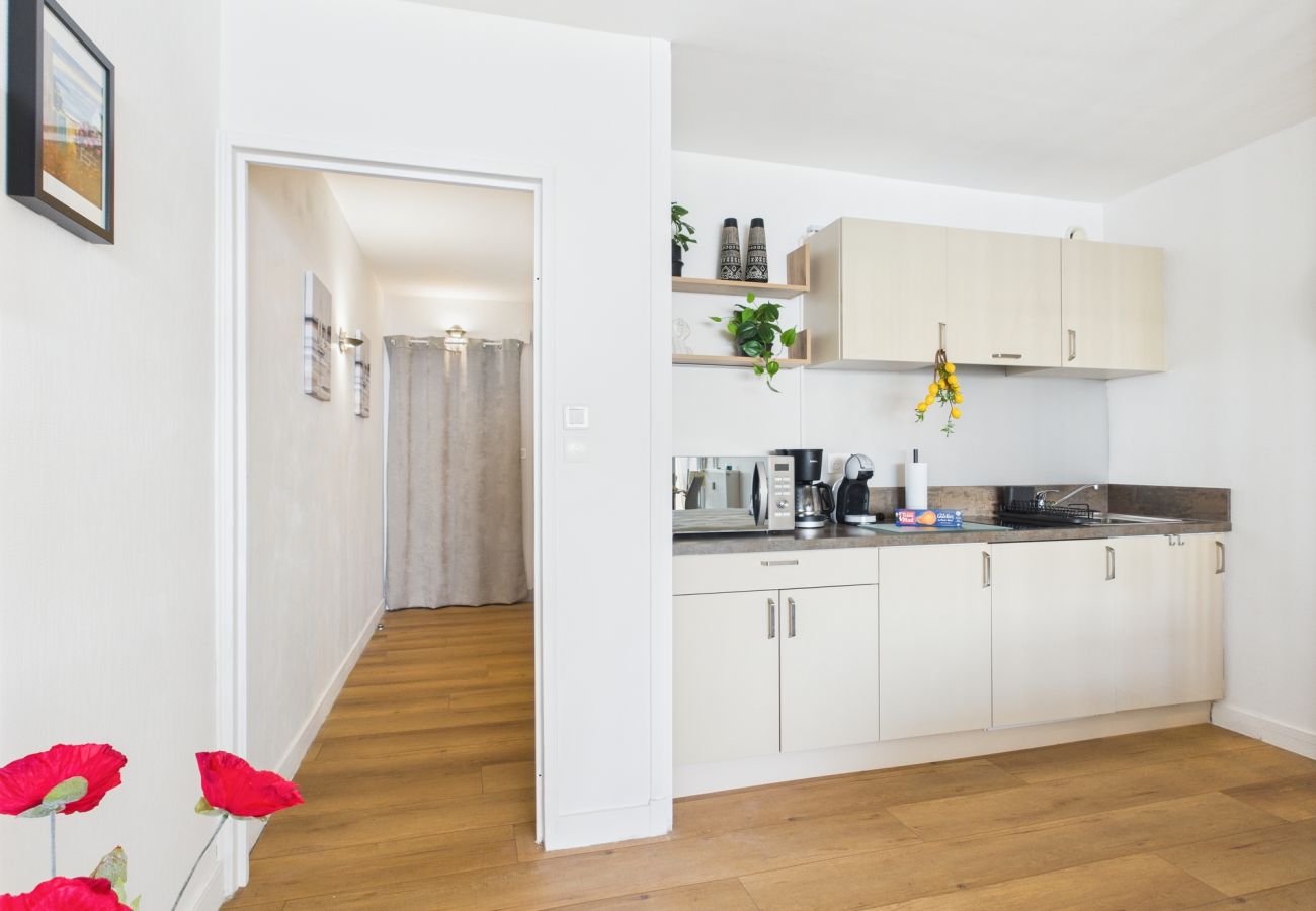 Studio à Concarneau - -Océan – Studio rénové avec parking et vue mer
