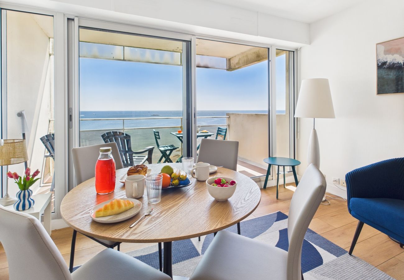 Studio à Concarneau - -Océan – Studio rénové avec parking et vue mer