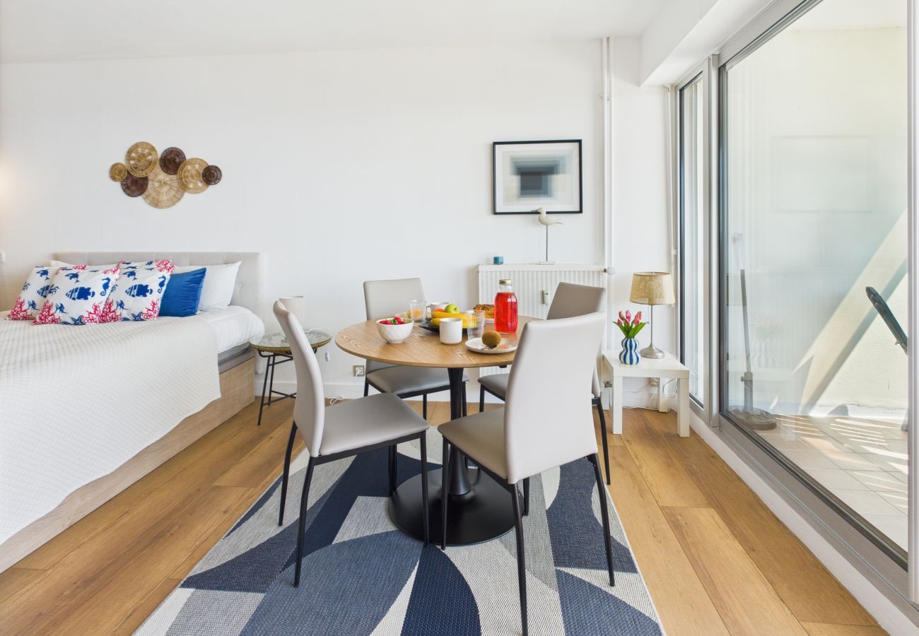 Studio à Concarneau - -Océan – Studio rénové avec parking et vue mer