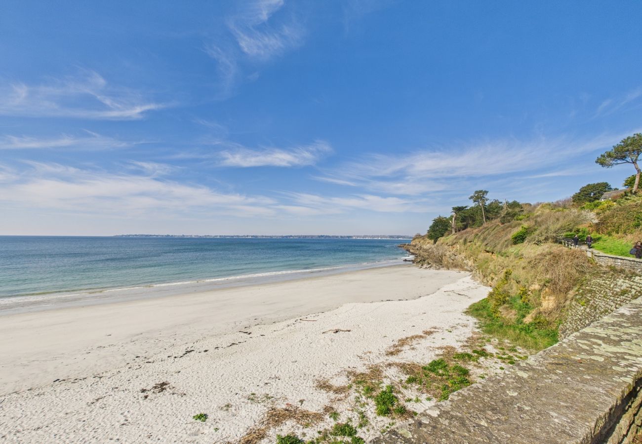 Studio à Concarneau - -Océan – Studio rénové avec parking et vue mer