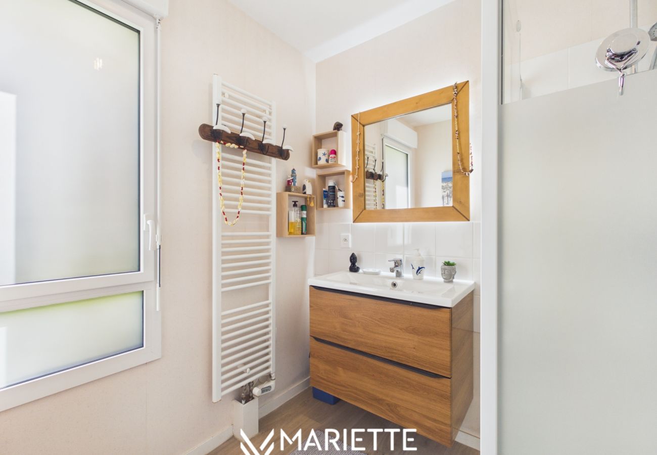 Appartement à Concarneau - -Iruvai- T3 avec place de parking et jardin, proch