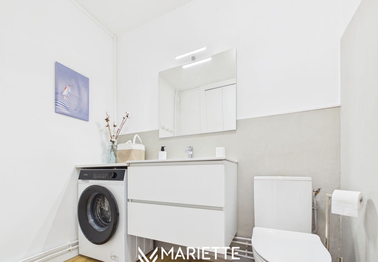 Studio à Concarneau - -CORAIL- Studio vue mer,  balcon & parking à Conca