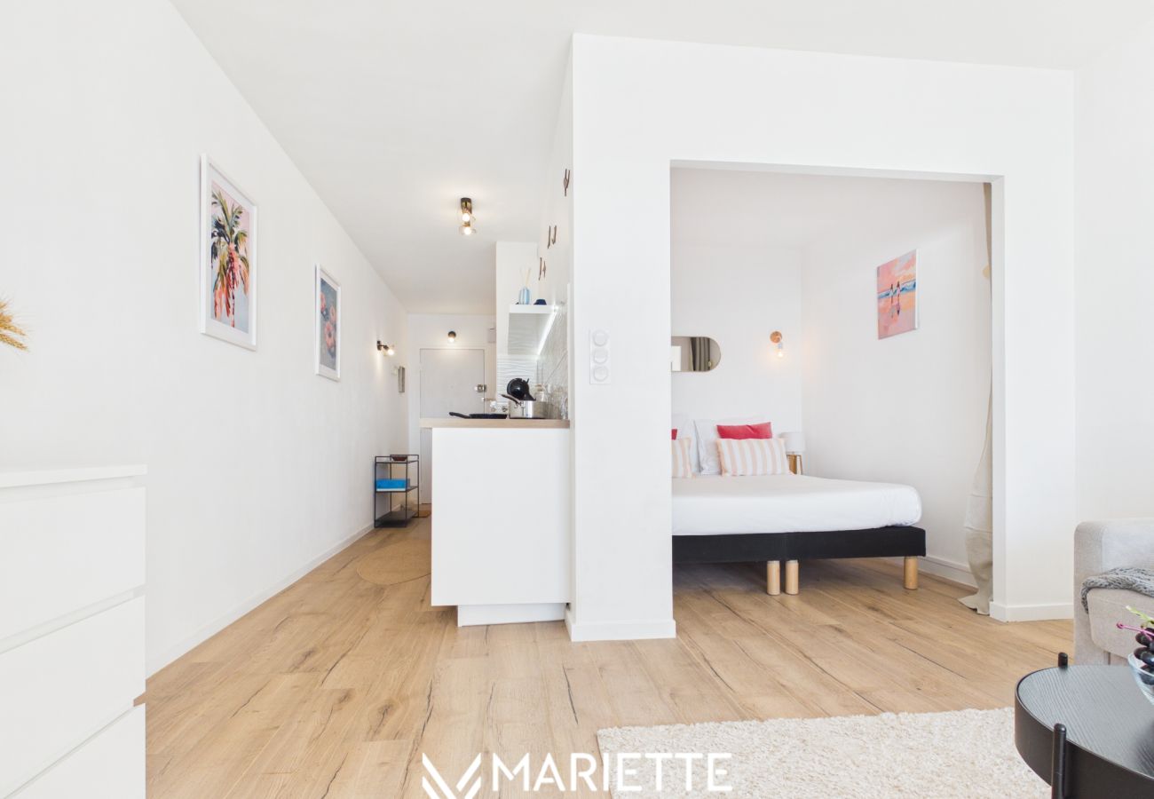 Studio à Concarneau - -CORAIL- Studio vue mer,  balcon & parking à Conca